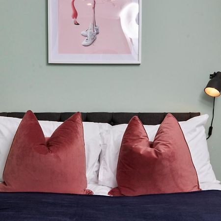 Stunning Two Bedroom Apartment By Purestay Short Lets & Serviced Accommodation Warwickshire With Parking Stratford-upon-Avon Exterior foto