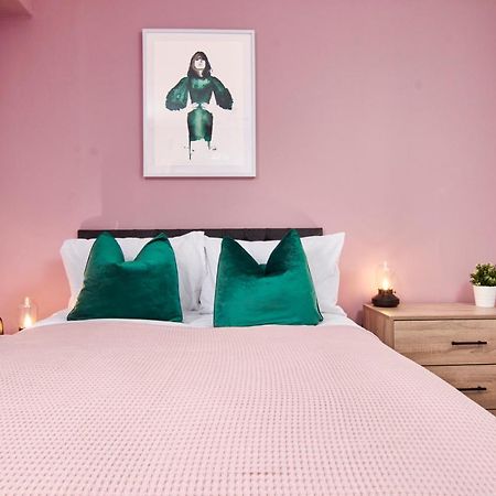 Stunning Two Bedroom Apartment By Purestay Short Lets & Serviced Accommodation Warwickshire With Parking Stratford-upon-Avon Exterior foto