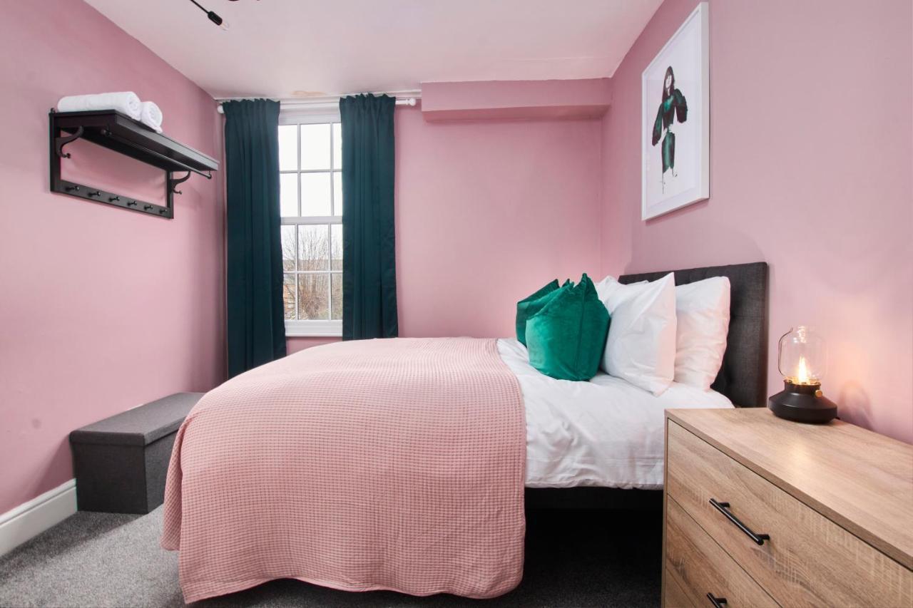 Stunning Two Bedroom Apartment By Purestay Short Lets & Serviced Accommodation Warwickshire With Parking Stratford-upon-Avon Exterior foto