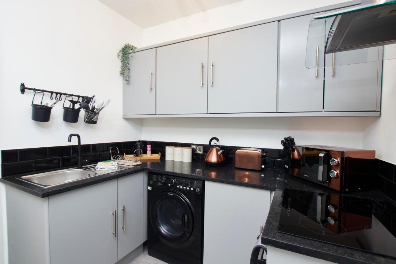 Stunning Two Bedroom Apartment By Purestay Short Lets & Serviced Accommodation Warwickshire With Parking Stratford-upon-Avon Exterior foto