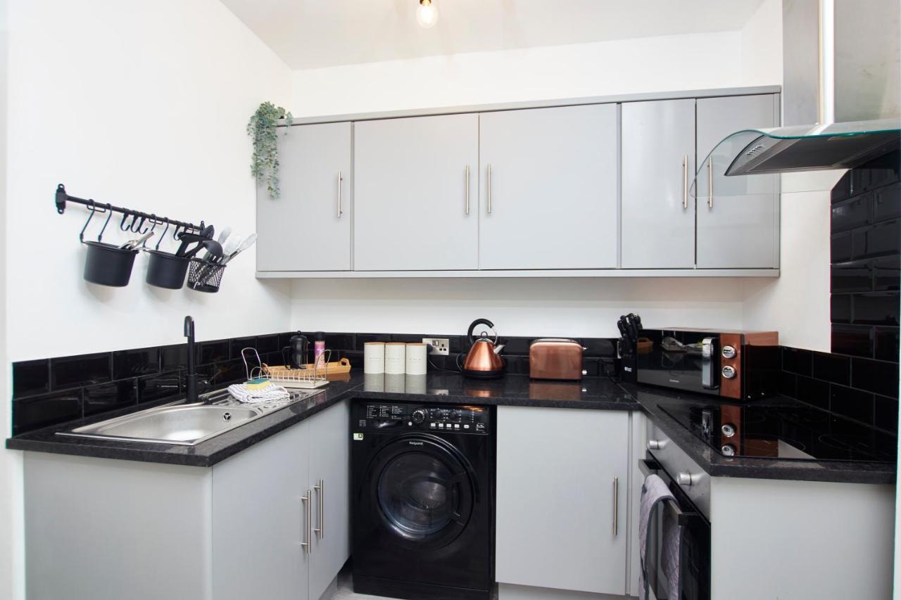 Stunning Two Bedroom Apartment By Purestay Short Lets & Serviced Accommodation Warwickshire With Parking Stratford-upon-Avon Exterior foto