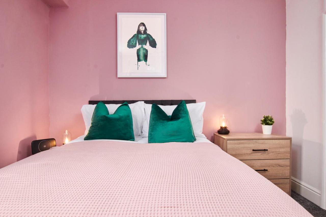 Stunning Two Bedroom Apartment By Purestay Short Lets & Serviced Accommodation Warwickshire With Parking Stratford-upon-Avon Exterior foto