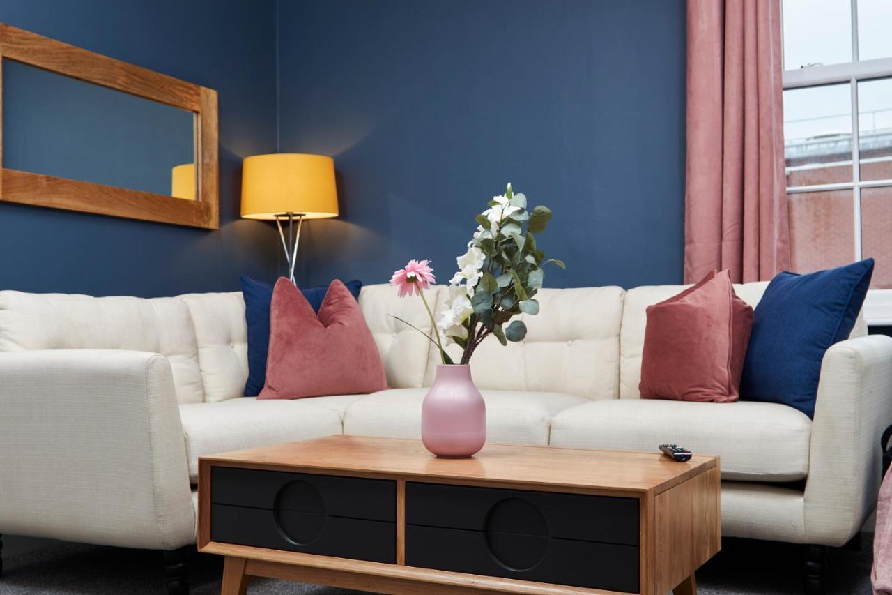 Stunning Two Bedroom Apartment By Purestay Short Lets & Serviced Accommodation Warwickshire With Parking Stratford-upon-Avon Exterior foto